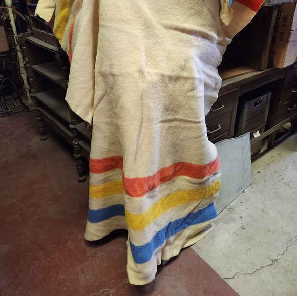 Vintage Orrolaskin Wool Blanket - Picture 7 of 8